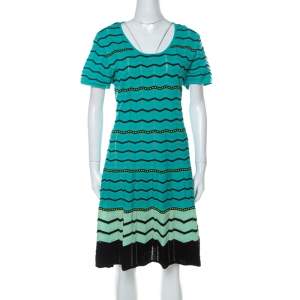 Pre Owned فستان إم ميزوني تريكو نمط شيفرون مثقب بأكمام قصيرة L