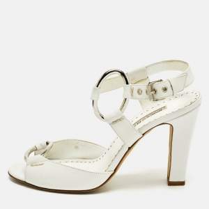 مملوكة مسبقًا Manolo Blahnik Size 39 White Leather Ankle Strap Sandals