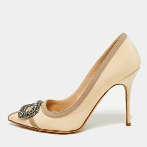 Pre Owned Manolo Blahnik Gotrian Size 38.5 Cream/Grey Fabric Crystal Embellised Pumps