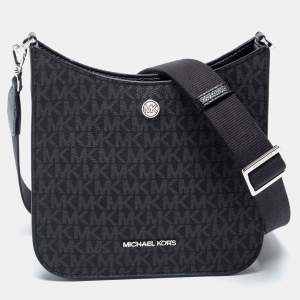 مملوكة مسبقًا Michael Kors Black Signature Coated Canvas  Briley Messenger Bag