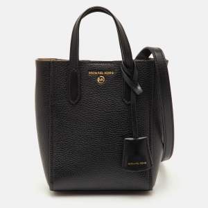 مملوكة مسبقًا حقيبة كروس بودي مايكل كورس سينكلير جلد أسود صغيرة جدًا