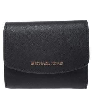 مملوكة مسبقًا Michael Kors Black Leather Short Jet Set Trifold Wallet
