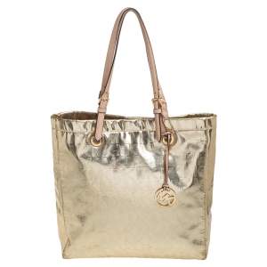 مملوكة مسبقًا MICHAEL Michael Kors Metallic Gold Mirror Signature PVC and Leather North South Jet Set Tote