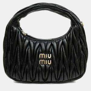 مملوكة مسبقًا حقيبة ميو ميو واندر هوبو جلد سوداء