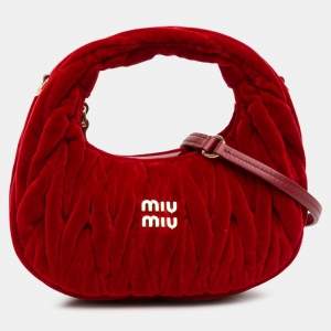 مملوكة مسبقًا Miu Miu Red Mini Matelasse Velvet Wander Bag