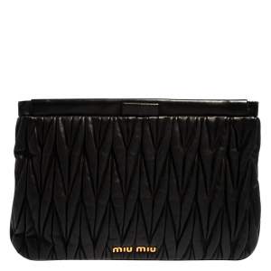 مملوكة مسبقًا Miu Miu Black Matelasse Leather Clutch