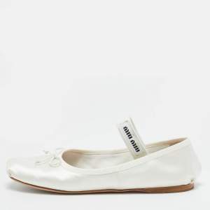 مملوكة مسبقًا حذاء فلات باليه ميو ميو ساتان أبيض كريمي فيونكة ماري جين مقاس 38