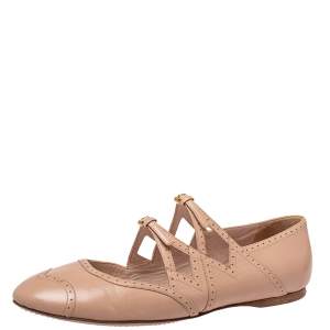 Pre Owned حذاء فلات باليرينا ميو ميو متعاكس جلد بيج مقاس 40.5