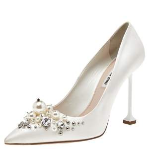 مملوكة مسبقًا Miu Miu White Satin Embellished Pointed Toe Pumps Size 38