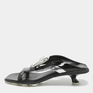 مملوكة مسبقًا Miu Miu Black/White Patent and Leather Logo Slide Sandals Size 40.5