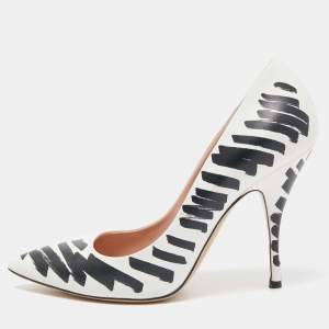 مملوكة مسبقًا Moschino White/Black Brush Stroke Print Leather Pointed Toe Pumps Size 39