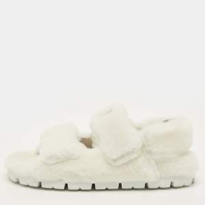 مملوكة مسبقًا Prada Size 39.5 White Shearling Fur Flat Sandals