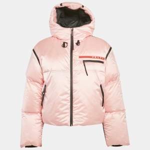 مملوكة مسبقًا جاكيت برادا سبورت داون نايلون وردي صغير XS