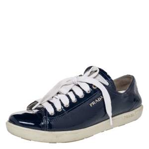 مملوكة مسبقًا Prada Sport Blue Patent Leather Low Top Sneakers Size 39.5