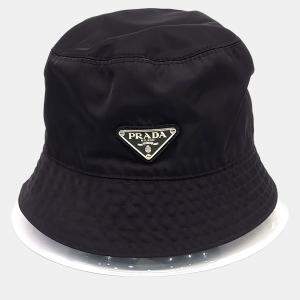 مملوكة مسبقًا Prada Black nylon bucket hat