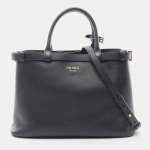 مملوكة مسبقًا Prada Buckle Medium Black Leather Shoulder Bag