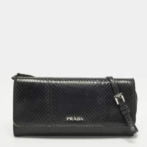مملوكة مسبقًا Prada Black Snakeskin Leather Strap Clutch