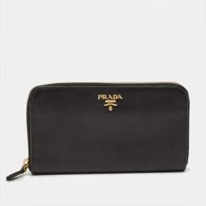 مملوكة مسبقًا Prada Black Saffiano Leather Zip Around Wallet