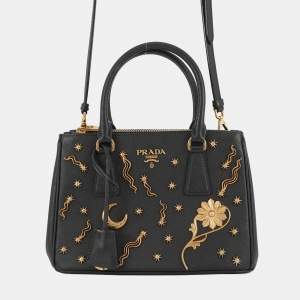 مملوكة مسبقًا Prada Galleria Studded 2-Way Handbag Black Saffiano Leatherleather Size Small