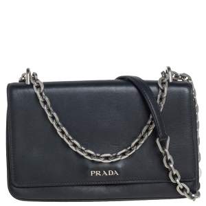 مملوكة مسبقًا Prada Black Leather Flap Chain Shoulder Bag