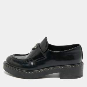 مملوكة مسبقًا Prada Triangle Logo Size 35.5 Black Leather Slip On Loafers