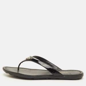 مملوكة مسبقًا Prada Triangle Logo Size 37 Black Patent Leather Thong Flats