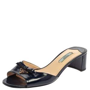 مملوكة مسبقًا Prada Navy Blue Patent Leather Mules Sandals Size 37