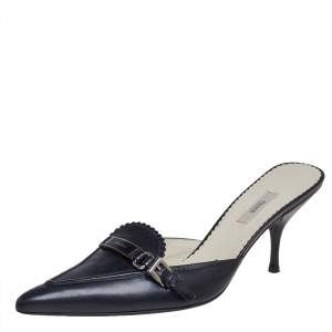 مملوكة مسبقًا Prada Black Leather Pointed Toe Scamosciato  Mule Sandals Size 38