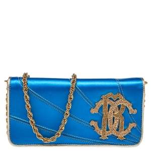 مملوكة مسبقًا Roberto Cavalli Blue Satin and Leather Logo Embellished Chain Clutch
