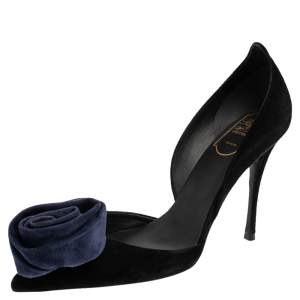 Roger Vivier Black Suede Rose N'roll Pointed Toes Pumps Size 38
