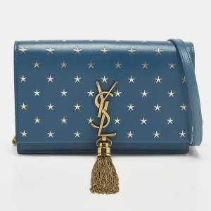 مملوكة مسبقًا محفظة سان لوران جلد أزرق/ذهبي بطباعة نجوم كيت بصدّادة على سلسلة