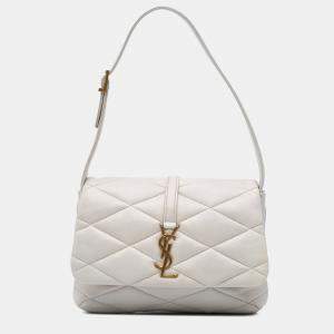 مملوكة مسبقًا حقيبة كتف سان لوران باريس بيضاء مبطن جلد الحمل لو 57