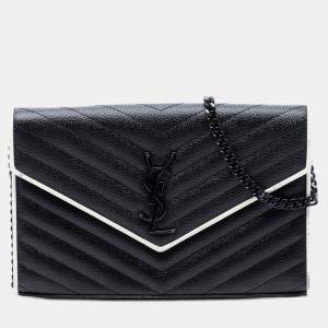 مملوكة مسبقًا Saint Laurent Paris Black Bicolor Grain De Poudre Chevron Monogram Monochrome Envelope Chain Wallet