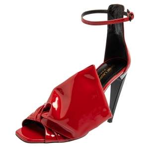 مملوكة مسبقًا Saint Laurent Red Patent Leather Freja Sandals Size 40
