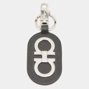مملوكة مسبقًا Salvatore Ferragamo Gancini Key Chain Black Leather