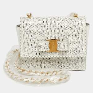 مملوكة مسبقًا Salvatore Ferragamo White Leather Ginny Crossbody Bag