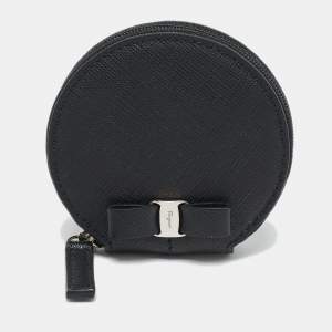 مملوكة مسبقًا Salvatore Ferragamo Vara Bow Black Leather Round Coin Purse