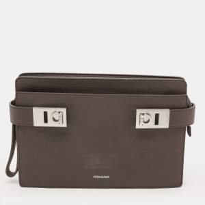 مملوكة مسبقًا Salvatore Ferragamo Hug Dark Beige Leather Clutch
