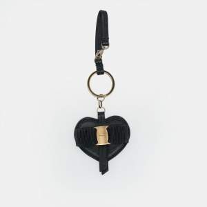 مملوكة مسبقًا Salvatore Ferragamo Heart Bow Key Holder Black Leather