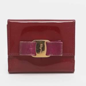 مملوكة مسبقًا Salvatore Ferragamo Vara Bow Red Patent Leather Bifold Wallet
