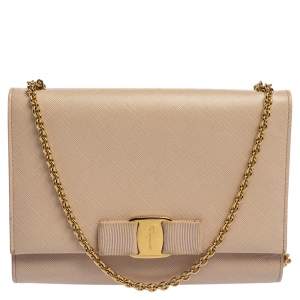 مملوكة مسبقًا Salvatore Ferragamo Powder Pink Leather Vara Bow Chain Shoulder Bag