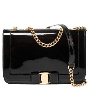 مملوكة مسبقًا Salvatore Ferragamo Black Patent Leather Vara Shoulder Bag