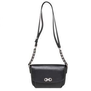 مملوكة مسبقًا Salvatore Ferragamo Black Leather Gancini Crossbody Bag