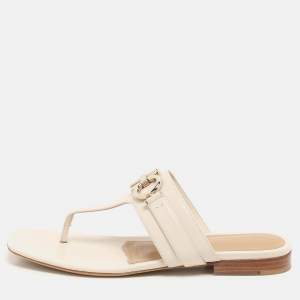 Salvatore Ferragamo Light Beige Leather Gancini Thong Flats Size 38.5
