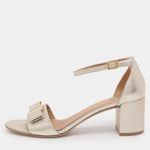Pre Owned Salvatore Ferragamo Gold Leather Vara Bow Ankle Strap Sandals Size 38.5