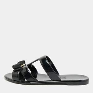 مملوكة مسبقًا Salvatore Ferragamo Lylia Vara Size 38.5 Black Jelly Flat Slides 
