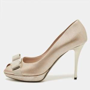 مملوكة مسبقًا حذاء كعب عالي سالفاتوري فيراغامو حرير بورغندي مزين بالكريستال مقدمة مفتوحة مقاس 37