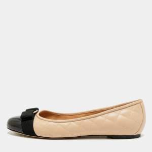 مملوكة مسبقًا Salvatore Ferragamo Vara Bow Size 40.5 Beige/Black Patent Leather and Quilted Leather Ballet Flats