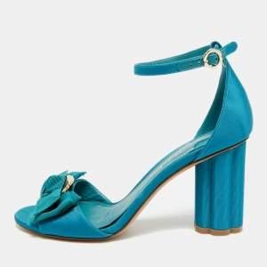 مملوكة مسبقًا Salvatore Ferragamo Bow Size 37 Blue Canvas Ankle Strap Sandals