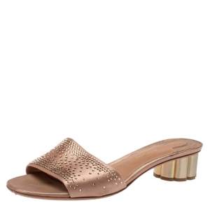 مملوكة مسبقًا صندل سلايد سالفاتورى فيراغامو غوريزياس زخرفة كريستال ساتان بيج مقاس 38.5